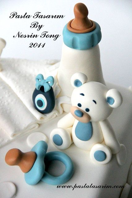 Gateau Baby Shower Garcon, Gateau Baby Shower, Fondant Flower Cake, Baby Shower Pictures, Fondant Bow, Fondant Figures Tutorial, Baby Cupcake, Fondant Baby, Animal Cupcakes