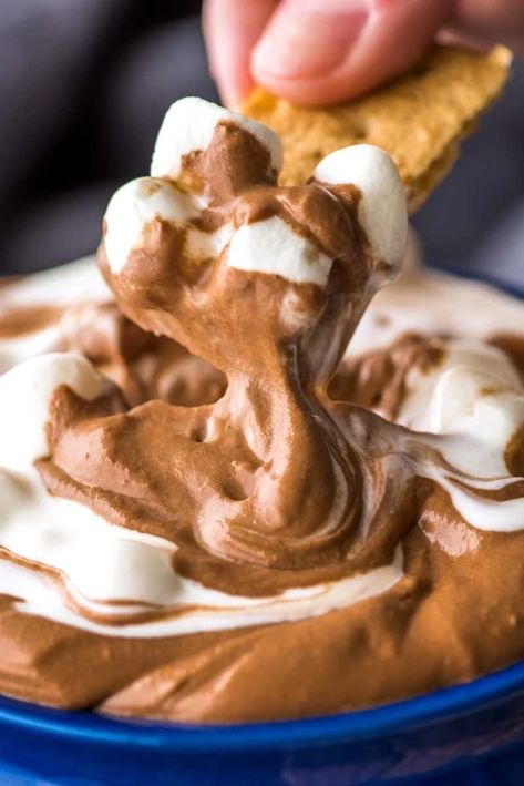 Hot Chocolate Dip Recipe, Easy Smores, Dessert Dip Recipes, Smores Dip, Chocolate Dip, Dessert Dip, Delicious Dips Recipes, Fun Dessert, Homemade Sauce Recipes