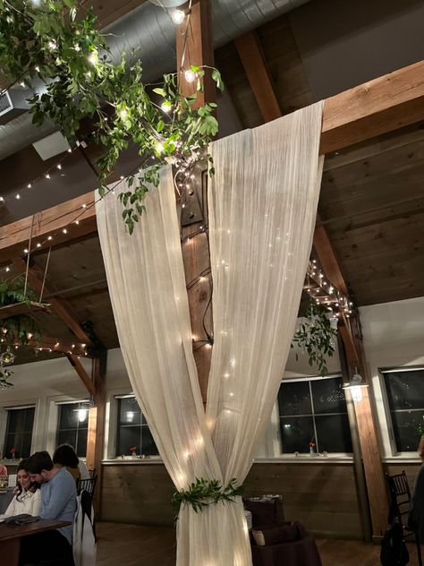 Barn Wedding Lighting, Indoor Wedding Decorations, Wedding Stationary Design, Backyard Barn, Rustic Glam Wedding, Autumn Wedding Reception, Barn Wedding Reception, Barn Parties, Pavilion Wedding