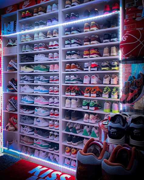 Shoes Sneakers Collection, Sneakerhead Bedroom, Sneaker Wall, Sneakers Head, Dark Blue Rooms, Sneaker Room, Snicker Shoes, Sneakerhead Room, Sneaker Closet