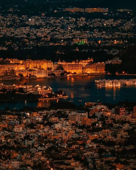 Streets Of India City Palace Udaipur, India Street, Udaipur India, Royal City, Street Smart, Travel Checklist, Rajasthan India, City Photography, Udaipur