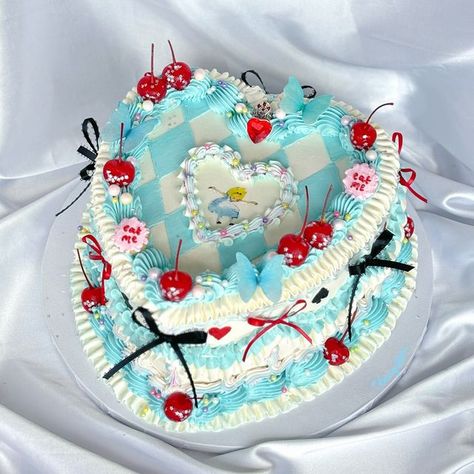 Alice Birthday Cake, Alice In Wonderland Cake Ideas Birthdays, Alice In Wonderland Pastries, Alice Cake Wonderland, Alice In Wonderland Themed Cake, Alice In Wonderland Sheet Cake, Alice In Wonderland Cake Simple, Alice In The Wonderland Party, Alice In Wonderland Desserts