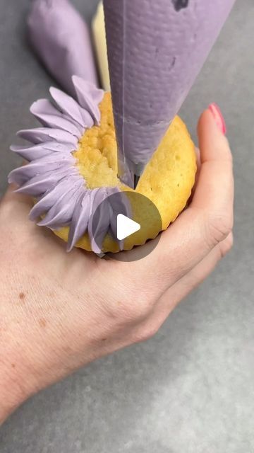 Debbie Bakes on Instagram: "The prettiest flower. I love piping cupcake flowers and creating such beautiful works of art. It’s my therapy 🥰⁣
⁣
Watch me make this purple buttercream flower, I love the different textures of it and the bouquet this flower went into was gorgeous, if I do so say myself ☺️.⁣
⁣
All nozzle details are in the video!⁣
.⁣
.⁣
.⁣
.⁣
.⁣
.⁣
.⁣
.⁣
.⁣
.⁣
.⁣
.⁣
.⁣
.⁣
#cakestuff #cakeideas #cupcakes #cupcakereel #cupcakepiping #cakereel #fife #cake #cupcakes #cakedecorating #cakereel #buttercreamflowers #cupcakepipingreel #americanbuttercream #caketips #caketutorial #cupcaketutorial⁣
#buttercreamflowertutorial #satisfyingvideos #cakereel #fife #fifecakes #kirkcaldy" Easy Flower Cupcakes, Cake Piping Techniques, Buttercream Flowers Cupcakes, Buttercream Flowers Tutorial, Cupcake Flower Bouquets, Cupcakes Flores, Pieces Cake, Cupcake Flowers, Frosting Ideas