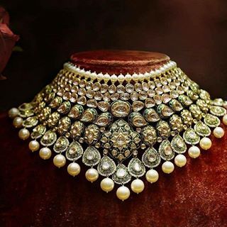 Jeweles By Swati (@jewelestheswati) • Instagram photos and videos Kundan Jewellery Bridal, Sabyasachi Lehenga, Kundan Jewellery Set, Bridal Jewelery, Sabyasachi Jewellery, Style Africain, Indian Bridal Jewelry Sets, Bridal Jewelry Collection, Wedding Jewellery Collection