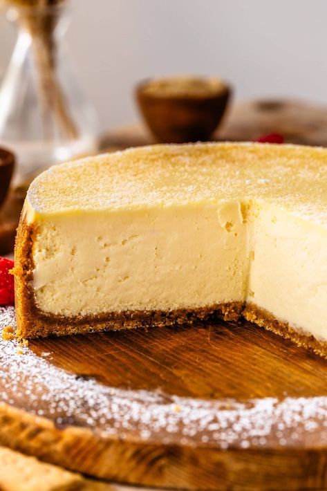 New York Cheesecake New York Baked Cheesecake Recipe, New York Style Cheesecake Recipe Easy, Original New York Cheesecake, Real New York Cheesecake Recipe, Ny Cheesecake Recipe New York Style, Authentic New York Cheesecake, Tall Cheesecake, Dense Cheesecake Recipe, Best Cheesecake Recipe Homemade