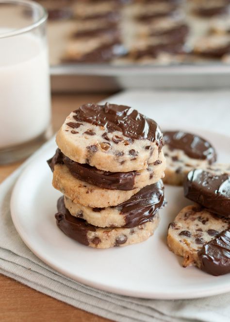 Recipe: Chocolate Chip and Toffee Shortbread Cookies — Dessert Recipes from The Kitchn Holiday Cookie Exchange Recipes, Toffee Shortbread Cookies, Toffee Shortbread, Cookie Exchange Recipes, Homemade Food Gifts, Holiday Cookie Exchange, Shortbread Cookie Recipe, Chocolate Chip Recipes, Best Cookie Recipes