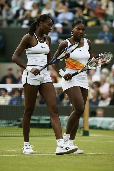 Wimbledon Dress Code, Ql Muscle, Female Tennis Players, Serena Williams Body, Court Outfit, Serena Williams Tennis, Venus And Serena Williams, Williams Tennis, Tennis Aesthetic