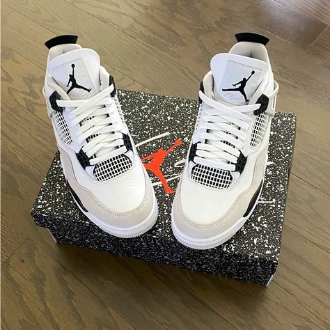 Black And White Size 3 Shoes, Baddie Shoes Sneakers, Nike Shoes Women Fashion, Pretty Sneakers, Jordan 4s, Nike Shoes Girls, Preppy Shoes, Pretty Shoes Sneakers, Jordan Shoes Retro