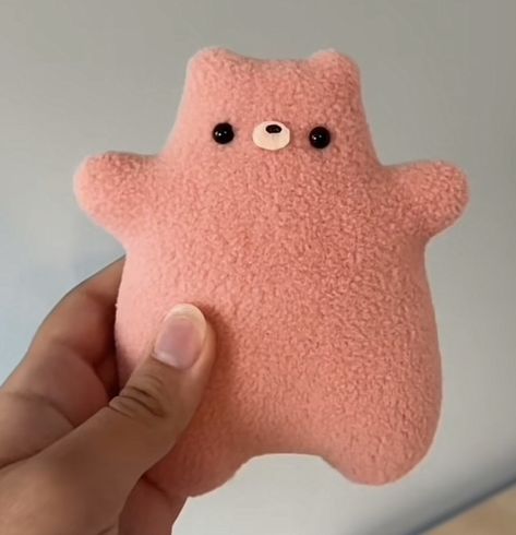 Sewing Ideas Animals, Cute Stuffed Animals Diy, Cute Stuffed Animals To Sew, Plushies To Sew, Easy Felt Plushies, Handmade Plushies Diy, Cute Felt Plushies, Hand Sewn Plushies, Cute Sewing Projects Stuffed Animals