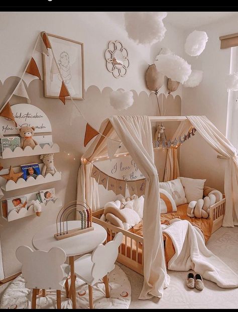 Montessori House Bed Decor, Baby Floor Bed Ideas, Home Accessories Ideas, Newborn Room, Toddler Bedroom Girl, Baby Room Themes, Boho Styl, Baby Boy Room Decor, Toddler Room Decor