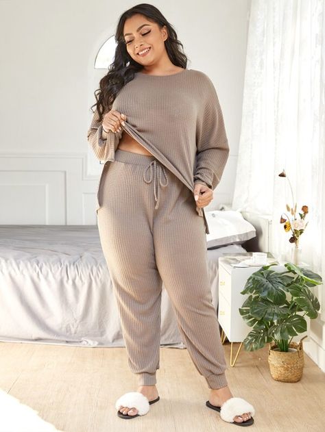 Sweater Sets Womens, Shein Plus Size, Pajama Outfit, Comfortable Loungewear, Plain Pants, Sleepwear Fashion, Plus Size Pajamas, Pant Sets, Plus Size Beauty