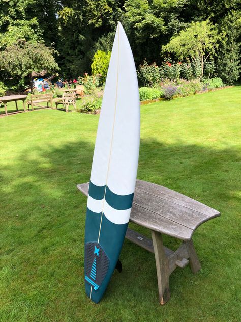 Painted Surfboard Ideas, Painted Surfboard, Surfboard Drawing, Board Paint, Surf Girl, Board Designs, Surfboard Design, Spray Paints, Board Art