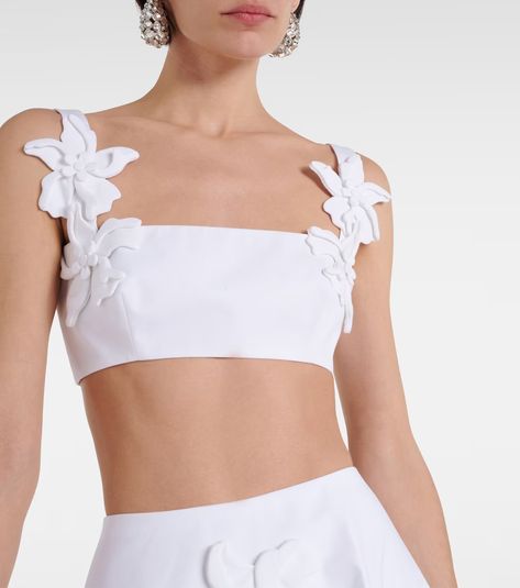 Floral-appliqué cotton poplin bra top in white - Valentino | Mytheresa Georges Chakra, Alexander Mcqueen Clothing, Valentino Clothing, Spring Knits, Crochet Fashion Patterns, Sewing Class, Red Style, Fashion 2024, Fancy Sarees