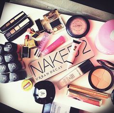 My Favorite Makeup And Beauty Products Tumbler Makeup, Fancy Cosmetics, Body Essentials, Makeup Wallpapers, Favorite Makeup, High End Makeup, Makeup Items, I Love Makeup, Carrie Bradshaw