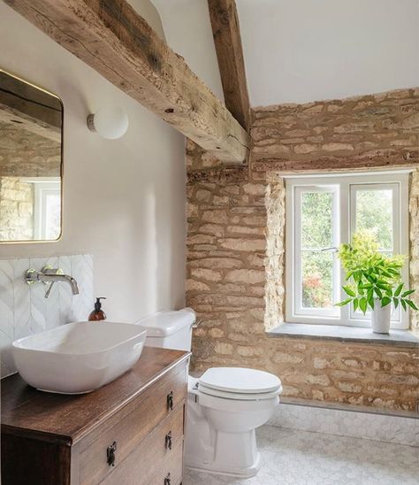 Lauren Gilberthorpe Interiors on Instagram: “Cotswold stone walls, marble, exposed beams and a vintage washstand ticking all the dream bathroom boxes ✔️ In Clover” is available through…” Stone Cottages Interior, Farmhouse Home Decor Ideas, Cotswold Stone, Cornish Cottage, Modern Farmhouse Living Room Decor, Cotswolds Cottage, Italian Farmhouse, Country Interiors, Stone Shower