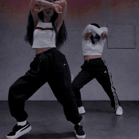 Hiphop Dance Outfit, Dance Aesthetic Hip Hop, Danza Hip Hop, Hip Hop Dance Poses, Hiphop Dancer, Hiphop Girl, Aesthetic Hip Hop, Hip Hop Aesthetic, 1million Dance Studio