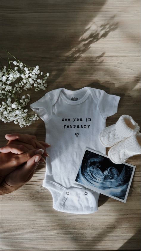 Finally Pregnant Announcement, Baby 2025 Announcement, Onsie Pregnant Announcement, Pregnant Reveal Ideas, Onsie Announcement Pregnancy, Easy Baby Announcement Ideas, Cute Simple Pregnancy Announcement, Baby Accouncement Ideas, Pregnancy Reveal Photoshoot Ideas