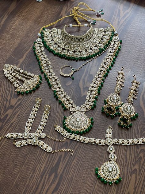 DesignByShivani - Etsy Bridal Things, Quinceanera Jewelry, Engagement Videos, Bridal Jewelry Sets Brides, Bridal Jewellery Inspiration, Kundan Jewellery Bridal, Bridal Necklace Designs, Bridal Henna Designs, Kundan Choker