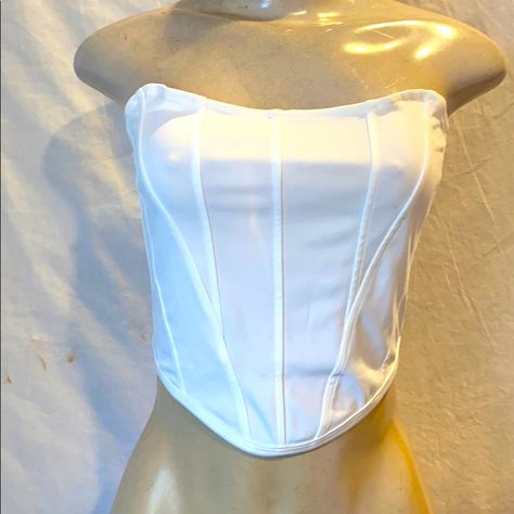 New White Camisole Size Small Or Xs Super Stretchy All The Way Around The Pit To Pit Is 30”Inches Without Stretch And It Has About 3” Inches Of Stretch In It And Waist Is 24” Inches And About 2” Inches Of Extra Stretch, Top To Bottom Is 11” Inches Great Condition The Size Ticket Shows Size M, But Measurements Are Actually For A Xs/ Small Size New Without Tag. Tops Cortos Aesthetic, Black Spaghetti Strap Top, Cottagecore Grunge, Layering Cami, White Camisole, Black Cami Top, Black Spaghetti Strap, Ni Idea, Dark Grunge