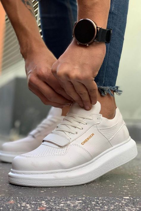 White Casual Shoes, Sneakers Street Style, Personalized Gifts For Men, Sneakers Mode, Comfortable Sneakers, Classic Shoes, Sneakers Men Fashion, Boots For Sale, White Shoes