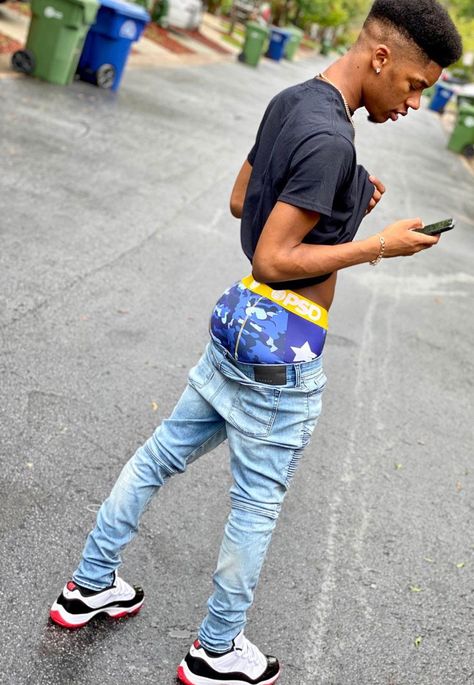 Men Sagging Pants, Very Funny Photos, Saggin Pants, Drip Fits, Sagging Pants, Thug Style, Thirst Trap, Men Bodies, Personal Pictures