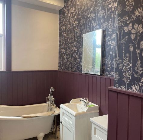 Purple Gold Bathroom, Purple Hallway Ideas, Dark Mauve Bathroom, Dusty Purple Bathroom, Purple Powder Room, Mauve Bathroom, Craig And Rose Paint, Vintage Colours, Purple Bathrooms