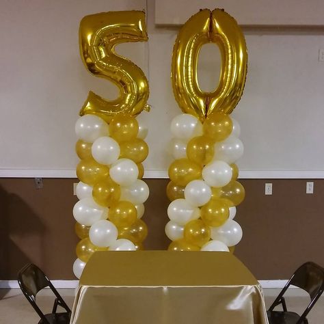 50th Wedding Anniversary Balloon Columns with Large Gold Foil Number Balloons placed behind the couple. Gold and Ivory color scheme. 50th Anniversary Balloon Arch, Decorations For 50th Wedding Anniversary, Balloon Columns With Numbers, 20th Anniversary Ideas, Anniversary Balloons, 50th Birthday Balloons, Balloon Arch Diy, Reunion Decorations, Balloon Tower