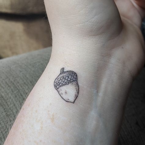 Acorn tattoo Nut Tattoo, Thimble Tattoo, Tattoo Mushroom, Pinecone Tattoo, Oak Leaf Tattoos, Acorn Tattoo, Button Tattoo, Mushroom Tattoos, Vine Tattoos