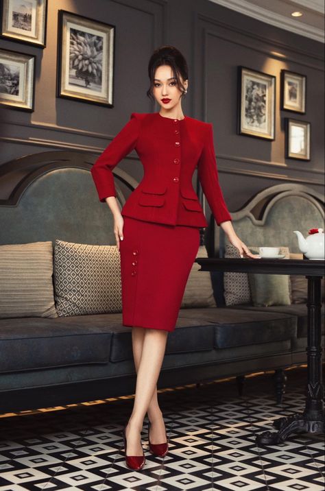 Womens Dress Suits For Weddings, Skirt Suits For Women Classy, Corporate Dress, Business Attire Women, Cute Short Dresses, Corporate Attire, Skirt Suits, Stylish Work Attire, Womens Dress Suits