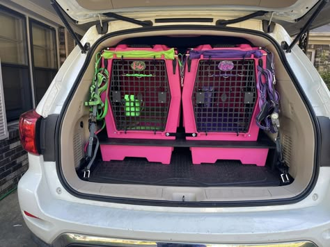 #dogkennelsetup #dogkennel #carorganization #dogorganization #workingdog #cardogorganization Dog Kennel Car Set Up, Dog Room Organization, Dog Organization Ideas, Dog Training Facility, Dog Car Travel, Dogs Room, Dog Transport, Dog Space, Dog Boarding Kennels