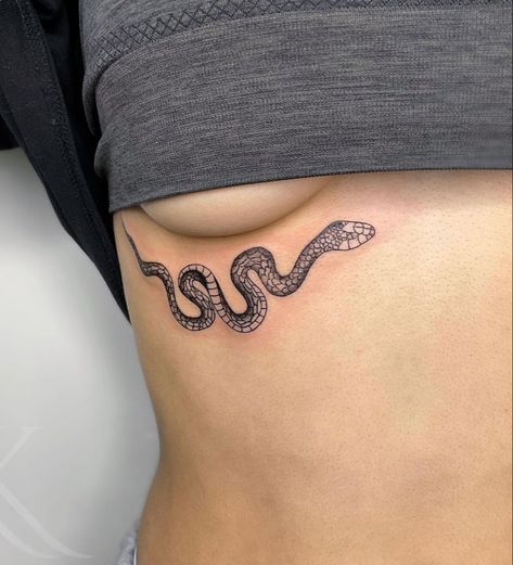 Tattoo Costillas, Rauch Fotografie, Magic Runes, Small Forearm Tattoos, Red Tattoos, The Serpent, Cute Tattoos For Women, Badass Tattoos, Discreet Tattoos