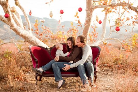 couch outside Outdoor Christmas Photos, Family Holiday Pictures, Christmas Poses, Photography Mini Sessions, Xmas Photos, Fall Portraits, Fall Family Photo Outfits, Red Couch, Family Portrait Poses