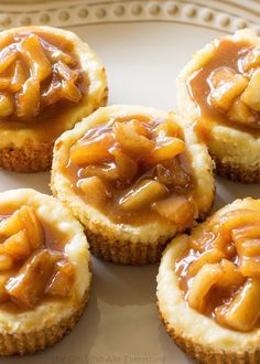 Mini Caramel Apple Cheesecakes - so easy and individually portioned! the-girl-who-ate-everything.com Apple Mini Cheesecakes, Mini Apple Cheesecake, Caramel Apple Mini, Apple Cheesecake Recipes, Apple Cheese, Fall Creations, Mini Caramel Apples, Caramel Apples Homemade, Peanuts Party