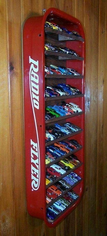 This is a cool idea Hot Wheels Storage, Hot Wheels Display, Radio Flyer, Cartoon Car, Diy Upcycling, Style Deco, Toy Rooms, Big Boy Room, Toy Cars