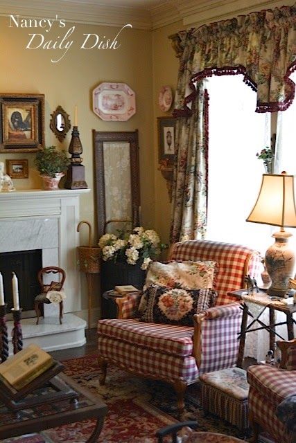 Nancy's Daily Dish: English Cottage Living Room - Before, Partly After & Still a Work in Progress English Cottage Living Room, Cottage Airbnb, English Cottage Decor, French Country Living, English Country Decor, French Country Living Room, English Decor, Cottage Living Rooms, English Cottage Style