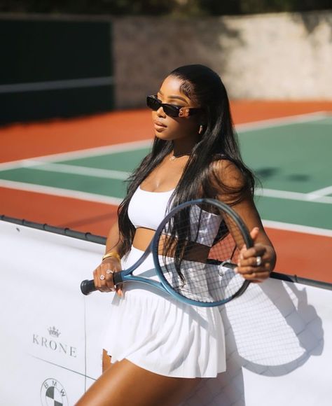 Tennis Women Aesthetic, Tennis Shoot Ideas, Black Tennis Players, Tennis Aesthetic Black Woman, Tennis Black Women, Tennis Outfit Black Women, Aesthetic Tennis Pictures, Tennis Photoshoot Ideas, Feminine Hobbies