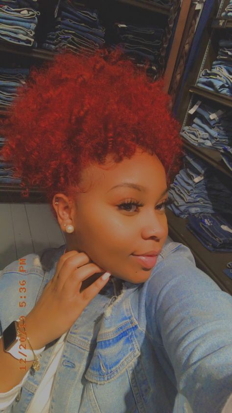 Red Natural Hair Black Women, Red Natural Hair, Red Hair Natural, Natural Hair Black Women, Flat Twist Out, Beautiful Black Hair, Dyed Natural Hair, Pelo Afro, Girls With Red Hair