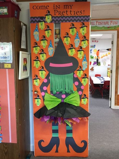 Witch Door Decorations Classroom, October Classroom Door Ideas, Green Halloween Decor, Deco Porte Halloween, Halloween Door Decorations Classroom, Doors Decoration, Halloween Doors, Diy Halloween Door Decorations, Halloween Classroom Door