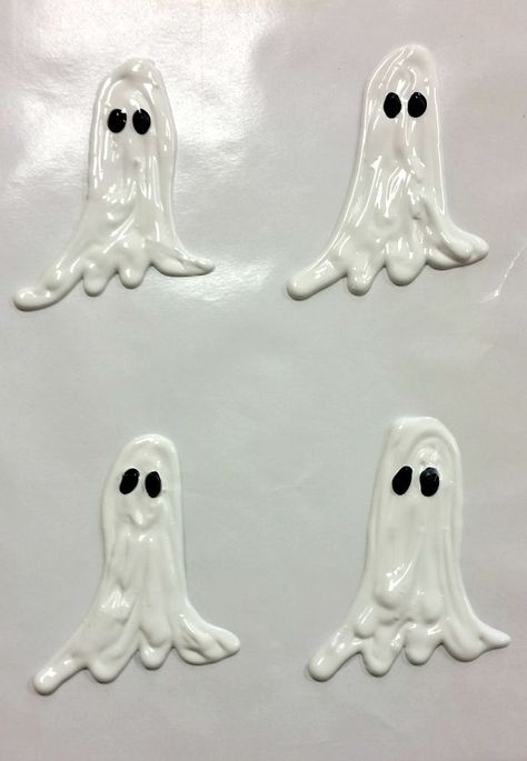 Halloween Crafts for Kids: Easy Homemade Window Clings Halloween Window Ideas Diy, Window Clings Diy, Halloween Crafts For Kids Easy, Window Decor Diy, Easy Halloween Crafts For Kids, Diy Window Clings, Halloween Window Clings, Crafts For Kids Easy, Diy Glue