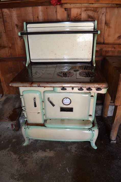 1900-1920 Wood Stove Green Enamel & Nickel plated Premier Dual F Converted | eBay Wood Cook Stove Kitchen, Antique Kitchen Stoves, Antique Wood Stove, Wood Burning Cook Stove, Vintage Kitchen Appliances, Wood Stove Cooking, Old Stove, Door Slam, Antique Stove