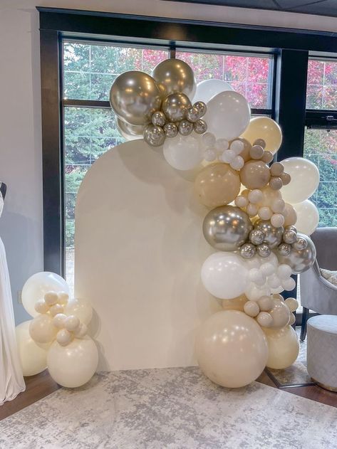 Arch And Balloon Garland, White And Gold Balloon Decor, White Gold Balloon Decor, Cream And Gold Balloon Arch, Balloon Arch With Wooden Arch, Arch With Balloon Garland, White Silver And Gold Balloon Garland, Birthday Arches Backdrop, White Arch Backdrop With Balloons