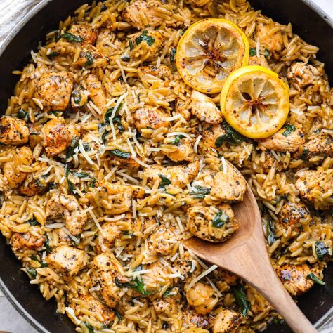 One-Pan Lemon Chicken Orzo | The Recipe Critic Chicken Recipes Orzo, Orzo Chicken Recipes, One Pot Chicken And Orzo, Chicken Lemon Orzo, Lemon Orzo Chicken, Creamy Orzo Pasta, Broccoli Lemon, Lemon Chicken Orzo, Braised Chicken Thighs