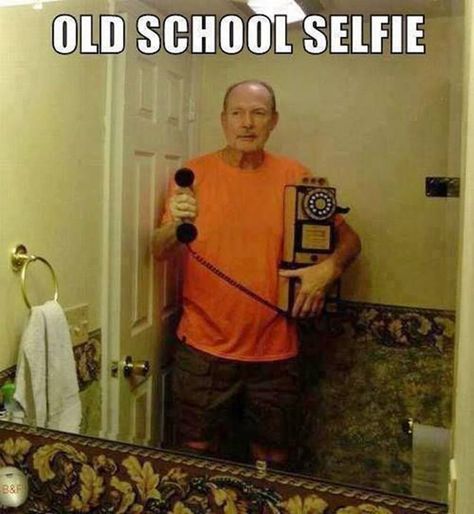 old school selfie. Hahaha! Selfie Fail, Funny Selfies, Best Selfies, Humor Grafico, Can't Stop Laughing, Have A Laugh, صور مضحكة, A Mirror, Laughing So Hard