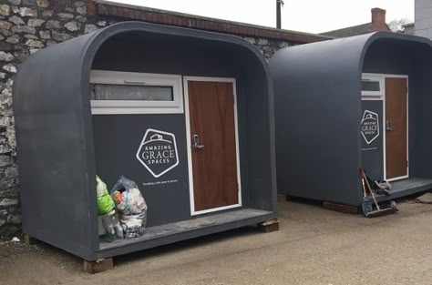 Pod Living, Homeless Shelter Ideas, Homeless Shelter Design, Sleep Pods, Sleep Pod, Emergency House, Sleep Box, Pod Hotels, Homeless Housing