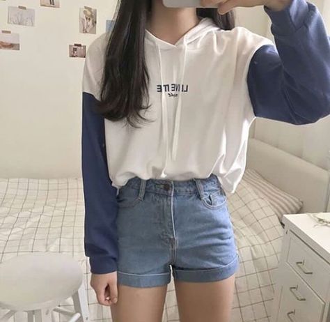 Hola ! este es mi primer imagina #fanfic # Fanfic # amreading # books # wattpad Tube Photography, Moda Ulzzang, Outfit Ideas Korean, Korean Fashion Ideas, Outfit Essentials, Korean Outfit Street Styles, Korean Girl Fashion, Korean Fashion Trends, Ulzzang Fashion