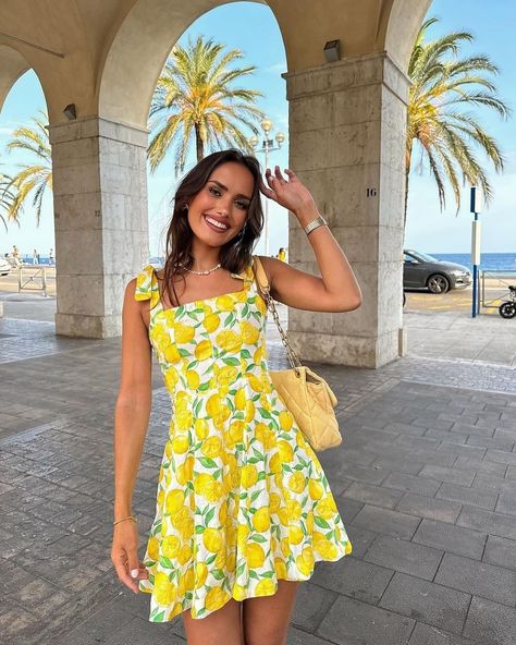 @traffashion.com #Fashionista #StyleInspo #OOTD #FashionBlogger #ChicStyle #TrendAlert #StreetStyle Suspenders Dress, Lemon Print Dress, Dirndl Outfit, Bandeau Tops, Mini Robes, Lemon Print, Sling Dress, Mini Dresses For Women, Suspender Dress