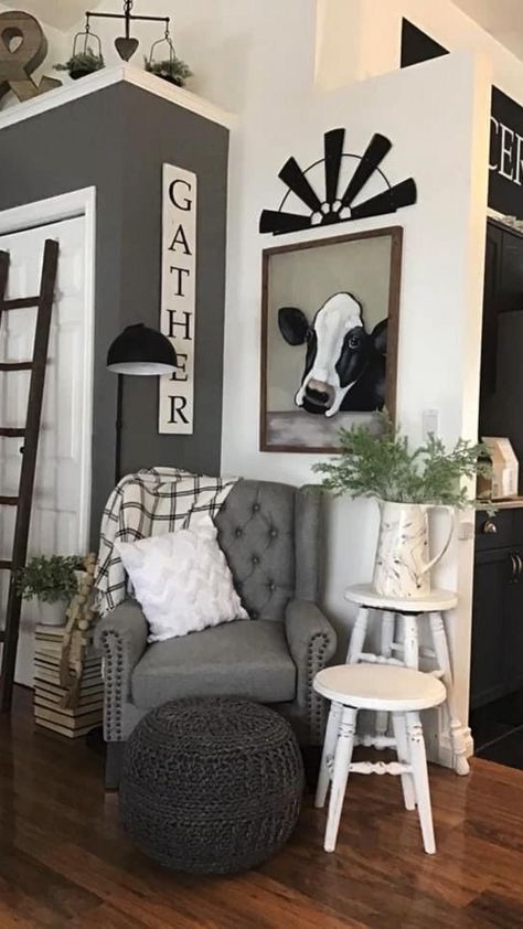 Hobby Lobby Living Room, Farmhouse Hallway Decor, Farmhouse Living Room Designs, Column Decoration Ideas, Decoration Ideas Living Room, Modern Column, Column Decoration, Western Living Room, Farmhouse Style Living Room