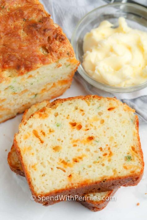 Cheese Loaf Bread Recipe, Three Cheese Bread Recipe, Easy Homemade Cheese Bread, Bread To Serve With Soup, Amish Cheese Bread, Bread To Go With Chili, Bread With Cheese Inside, Garlic Cheese Bread Machine Recipe, Easy Cheese Bread Recipes