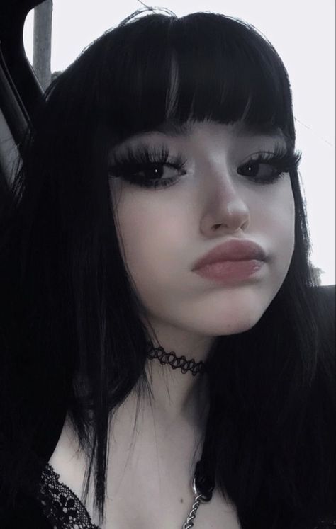 Y2k Emo Makeup, Y2k Make Up, Soft Alternative Makeup, Emo Girl Pfp, Egirl Makeup Goth, Goth E-girl Makeup, Makeup Looks Pretty, Fete Emo, E Girl Makeup