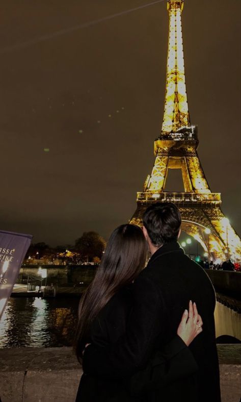 Paris Couple, Vision Board Photos, Vision Board Pictures, Paris Summer, Dream Vision Board, 사진 촬영 포즈, Paris Pictures, Paris Aesthetic, Buku Skrap